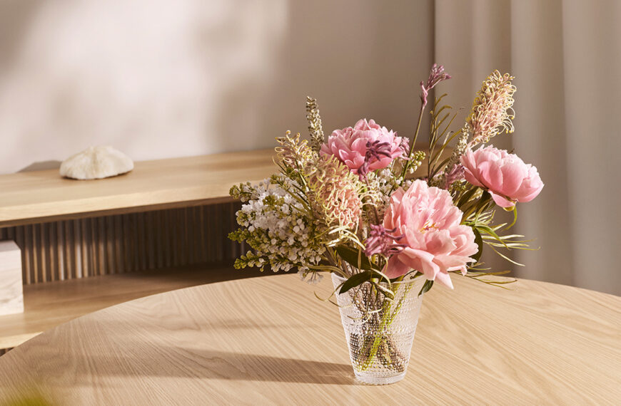 iittala vase flower arrangement